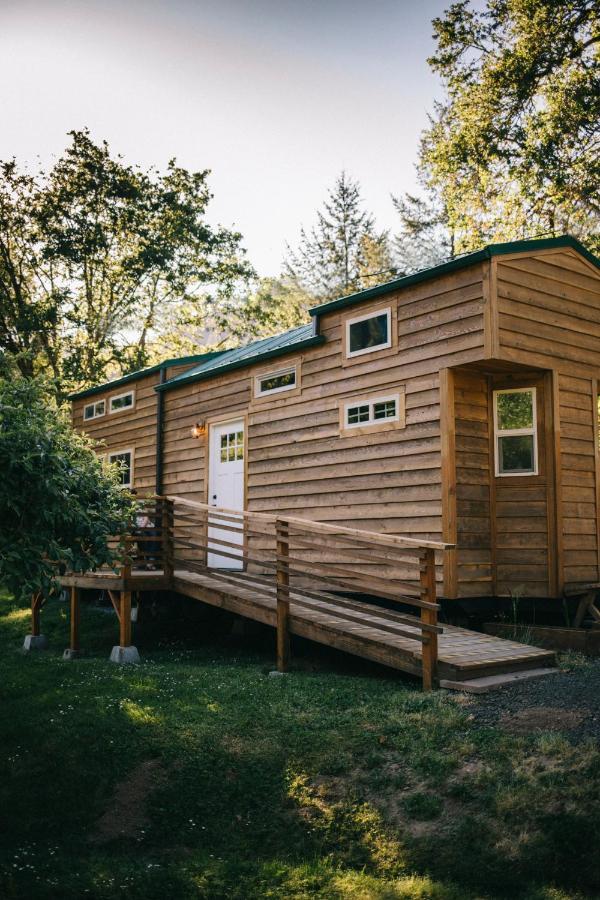 Umpqua'S Last Resort - Wilderness Cabins, Rv Park & Glamping Idleyld Park 외부 사진