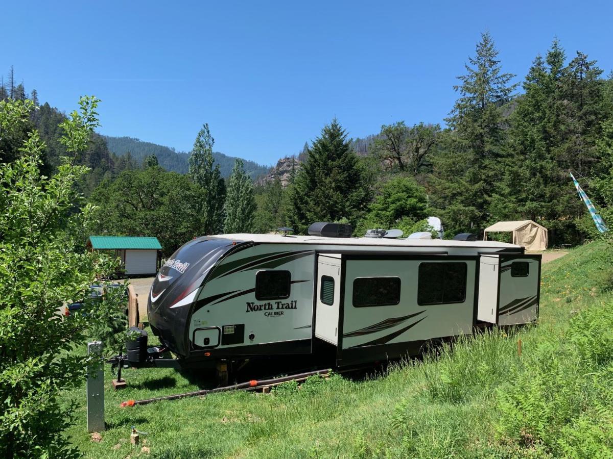 Umpqua'S Last Resort - Wilderness Cabins, Rv Park & Glamping Idleyld Park 외부 사진