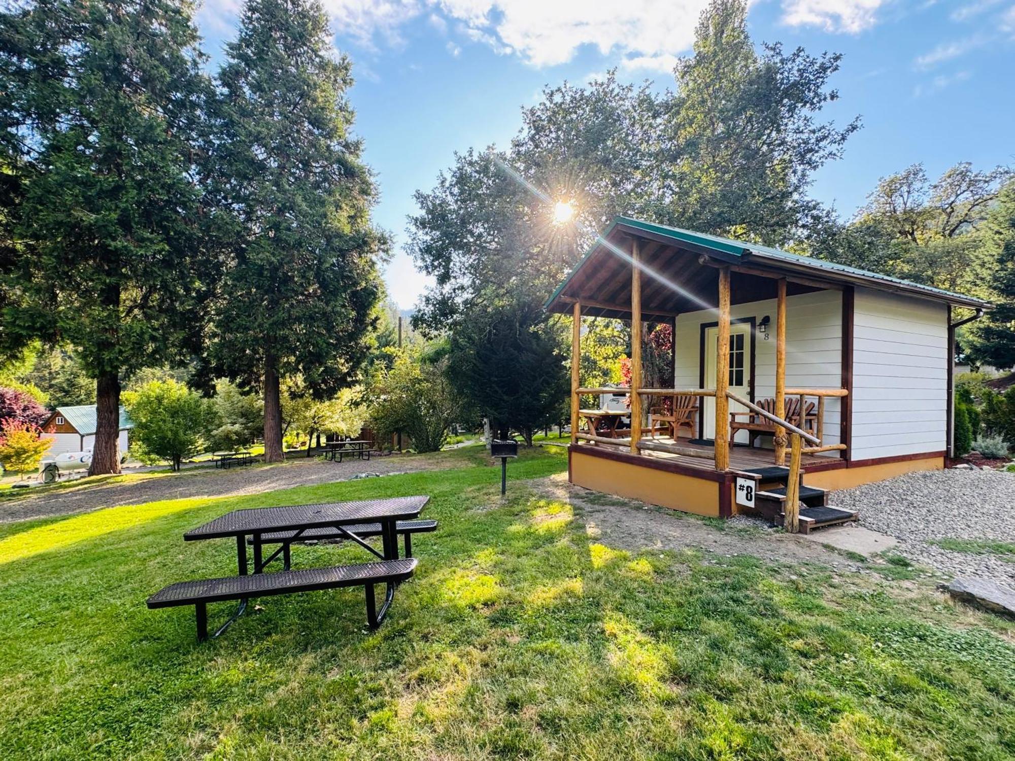 Umpqua'S Last Resort - Wilderness Cabins, Rv Park & Glamping Idleyld Park 외부 사진
