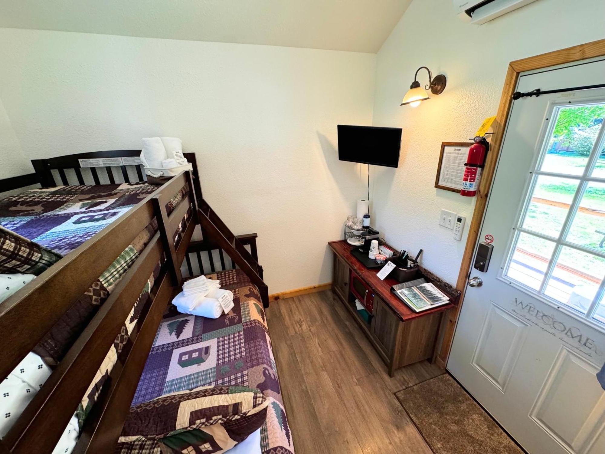 Umpqua'S Last Resort - Wilderness Cabins, Rv Park & Glamping Idleyld Park 외부 사진