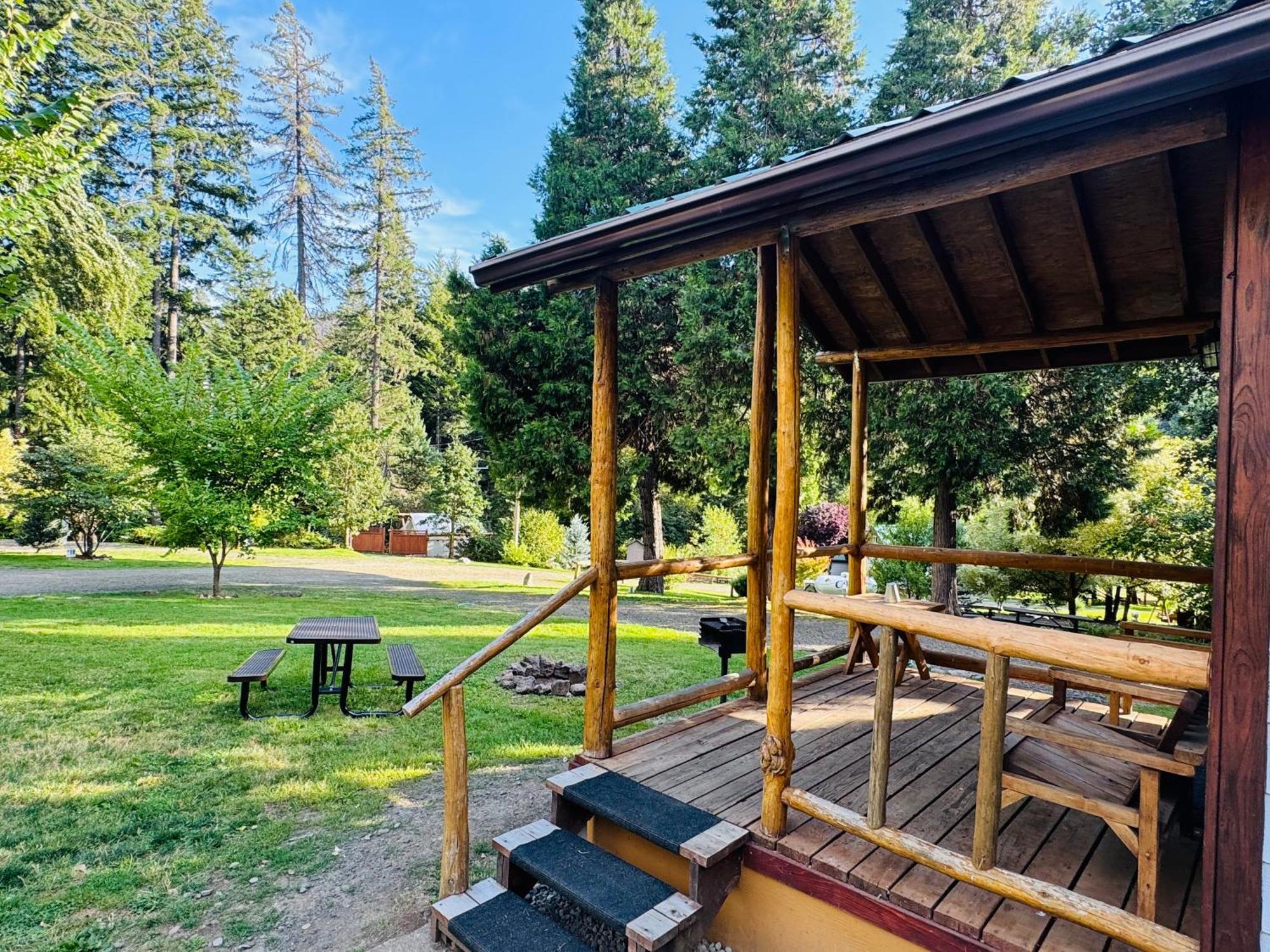 Umpqua'S Last Resort - Wilderness Cabins, Rv Park & Glamping Idleyld Park 외부 사진
