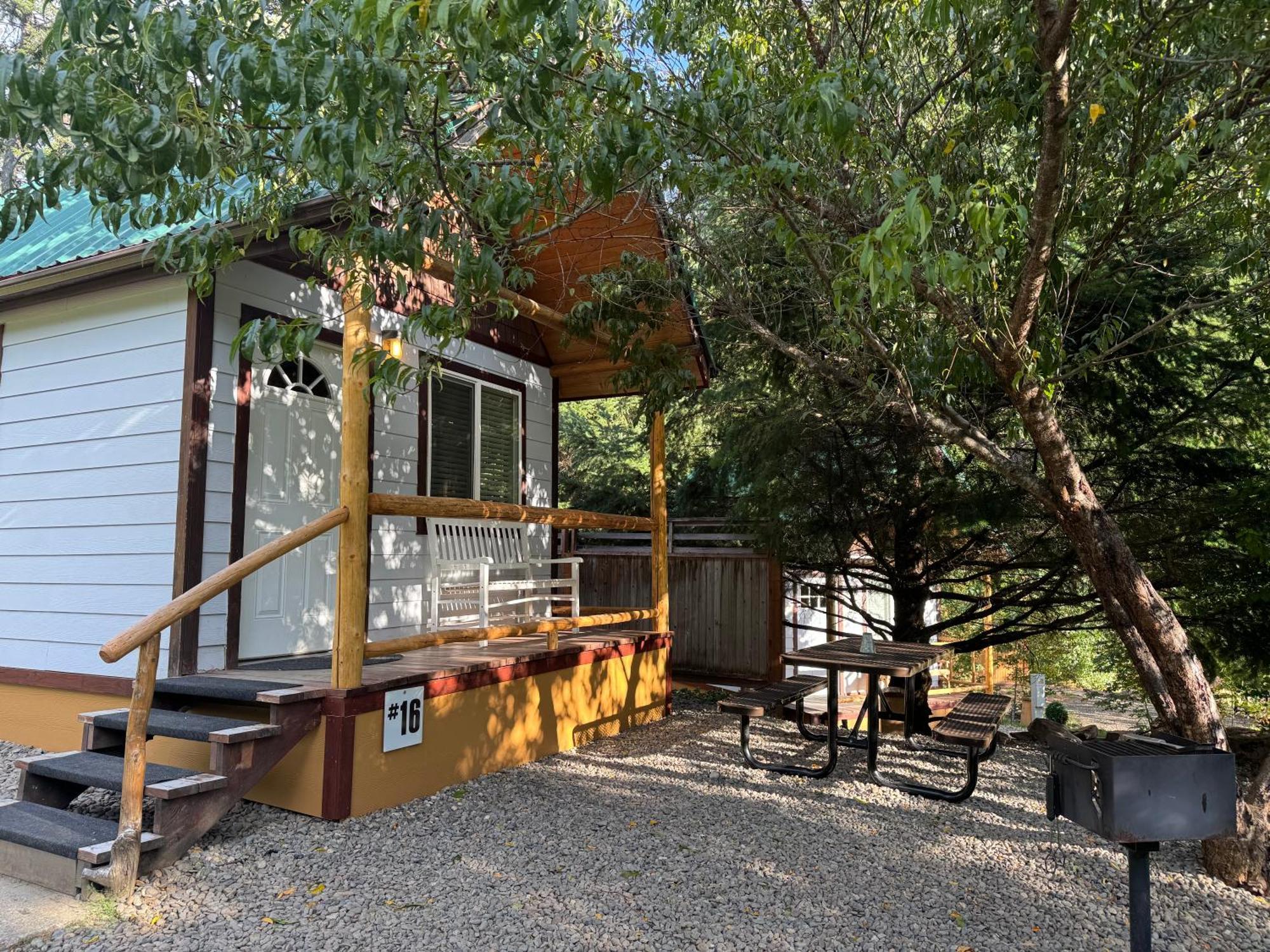 Umpqua'S Last Resort - Wilderness Cabins, Rv Park & Glamping Idleyld Park 외부 사진