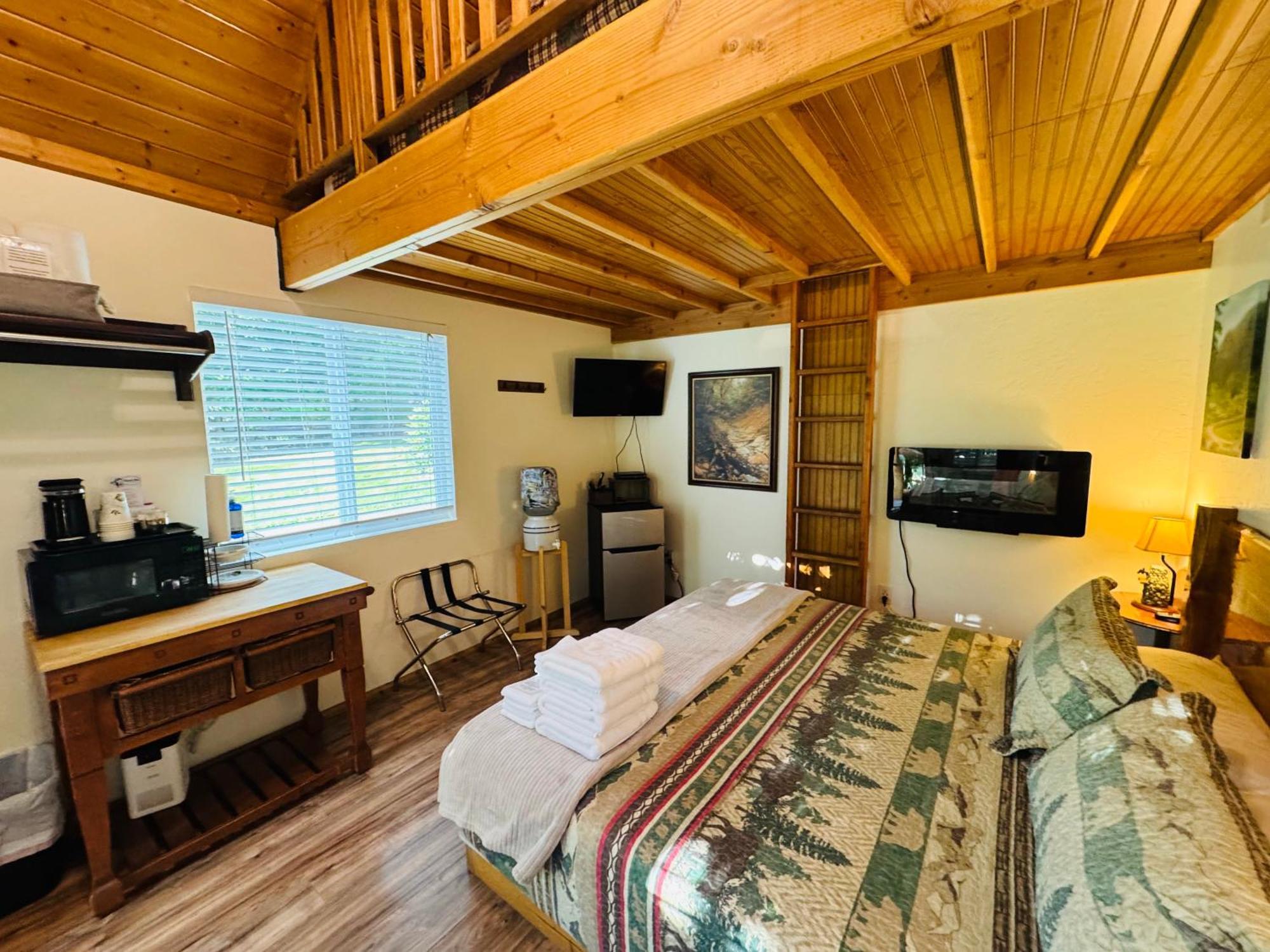 Umpqua'S Last Resort - Wilderness Cabins, Rv Park & Glamping Idleyld Park 외부 사진